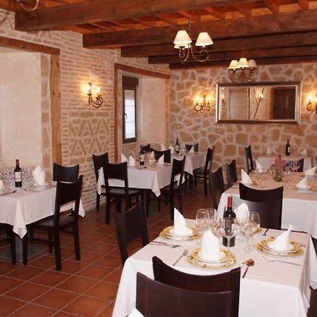 Hotel La Casona De Dona Petra Villarmentero de Campos Esterno foto