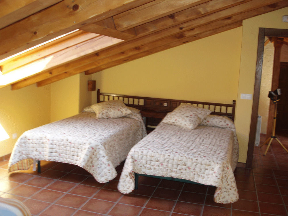 Hotel La Casona De Dona Petra Villarmentero de Campos Esterno foto