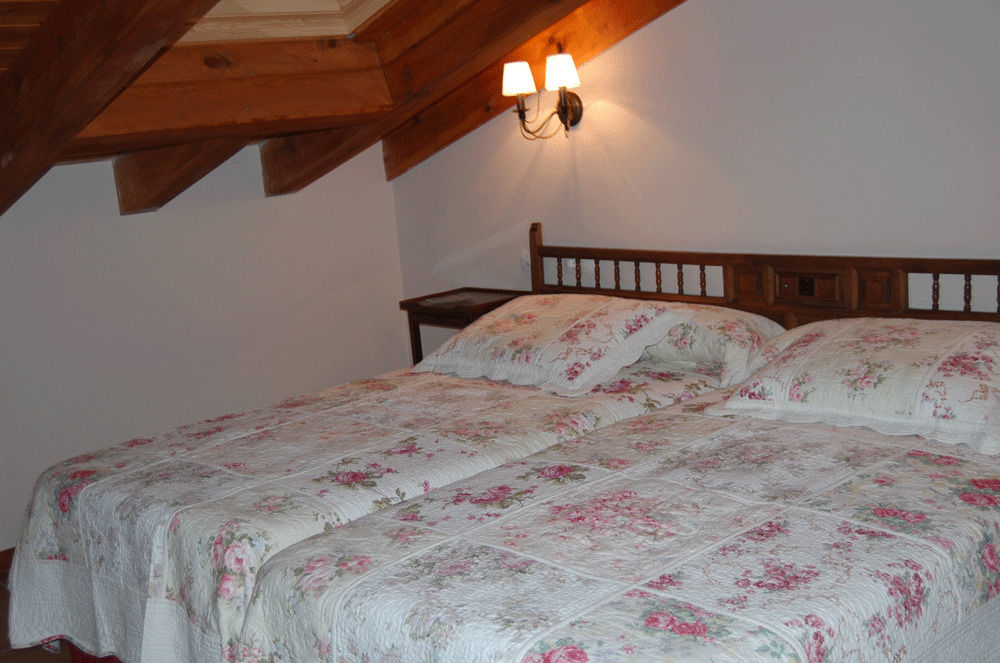 Hotel La Casona De Dona Petra Villarmentero de Campos Esterno foto